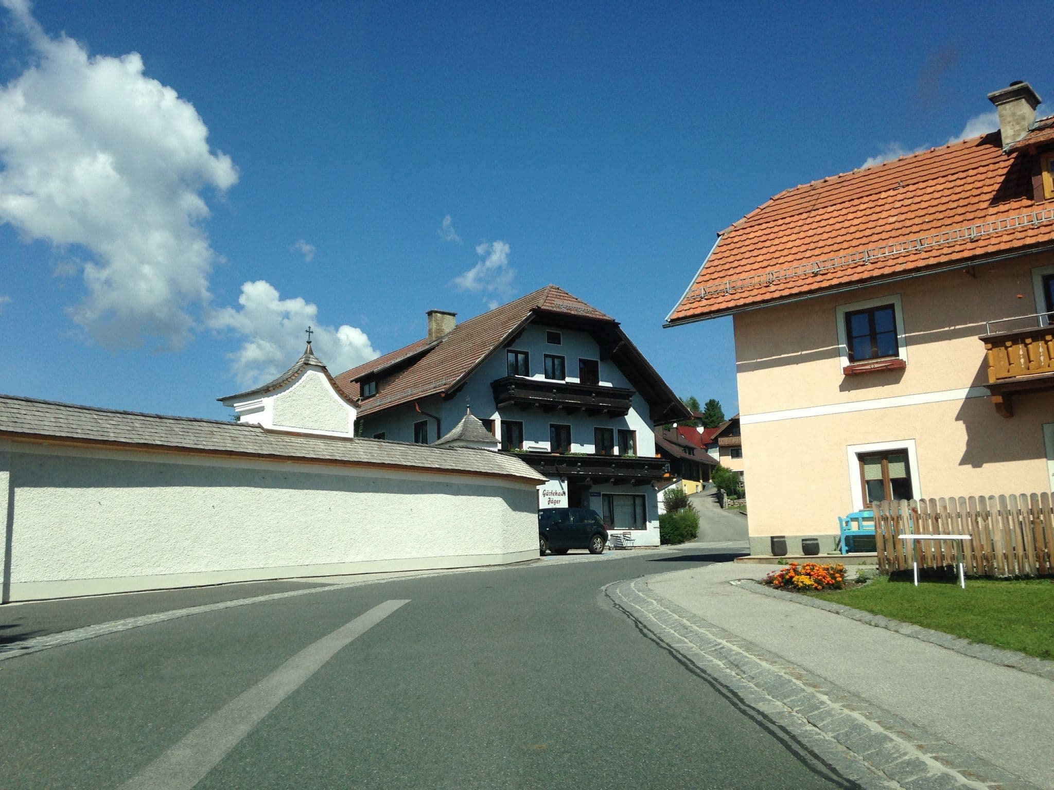 Street view near Wirtshaus Weinmesser - Gerhard Kößlbacher, Mariapfarr — © istefanos (CC BY-SA · Mapillary)