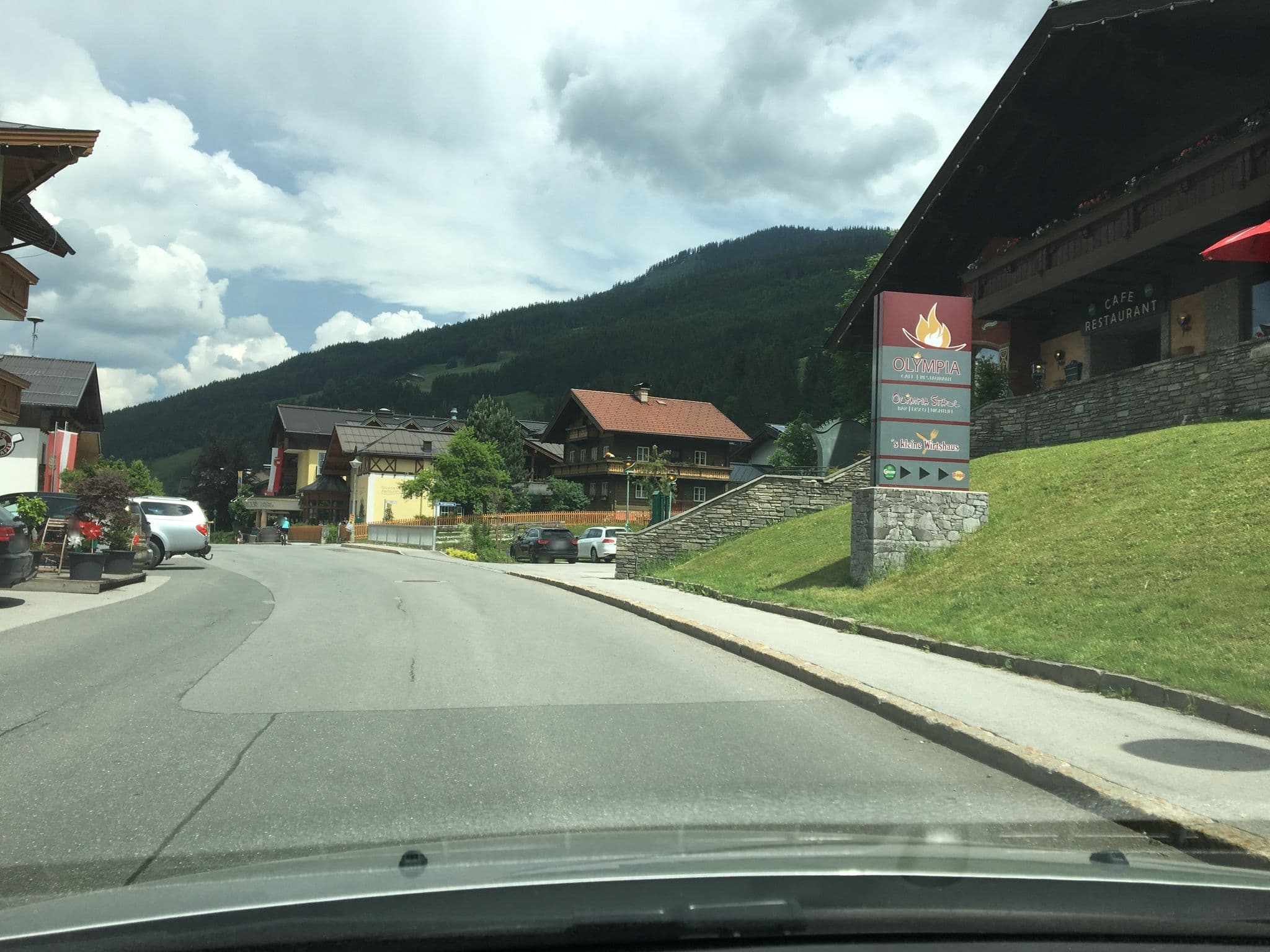Street view near Ferienwohnungen Gwehenberger, Hof — © chicc0 (CC BY-SA · Mapillary)