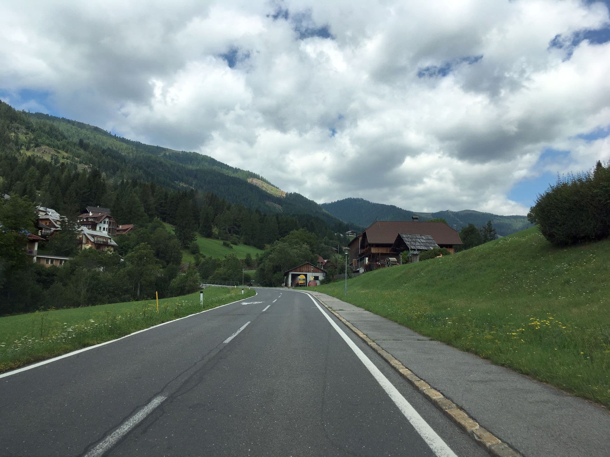 Street view near Pension Sonnleit'nhof, Radenthein — © istefanos (CC BY-SA · Mapillary)