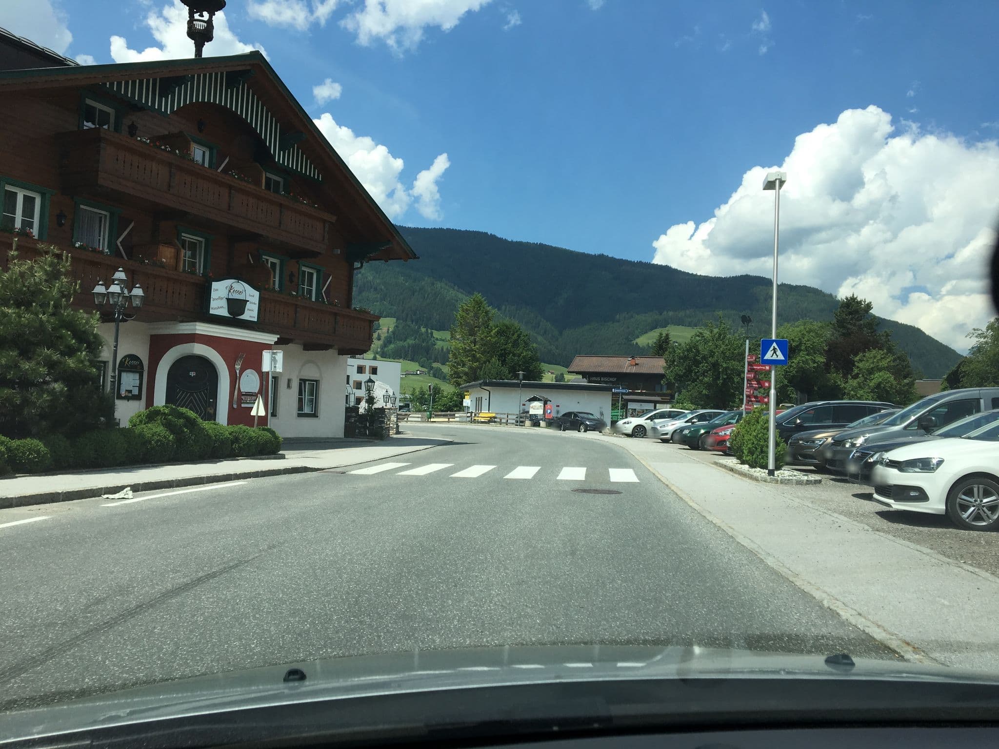 Street view near Familienhotel Kesselgrub, Altenmarkt im Pongau — © chicc0 (CC BY-SA · Mapillary)