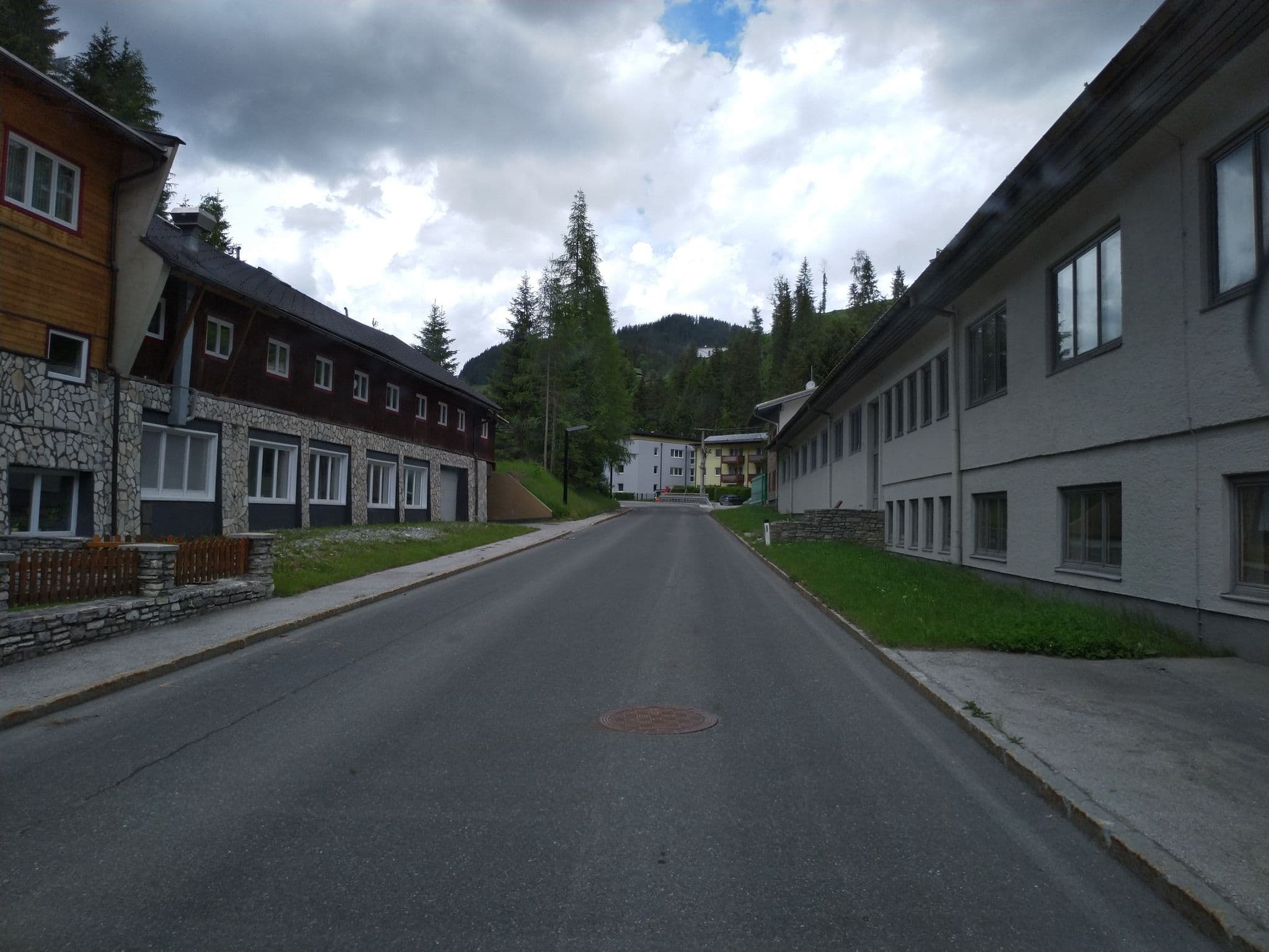 Street view near Jugendgästehaus Aumühle, Radstadt — © mappatman (CC BY-SA · Mapillary)