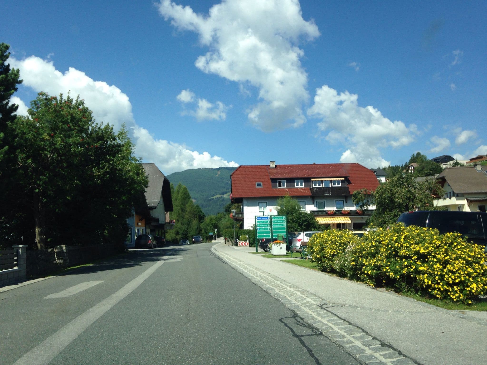 Street view near Appartementhaus Fritz-Rosenkranz, Mariapfarr — © istefanos (CC BY-SA · Mapillary)