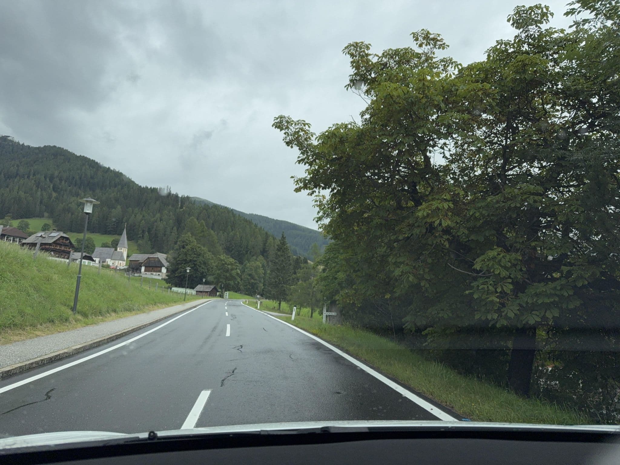 Street view near Alpenhotel Schneeweiss, Radenthein — © ottor (CC BY-SA · Mapillary)