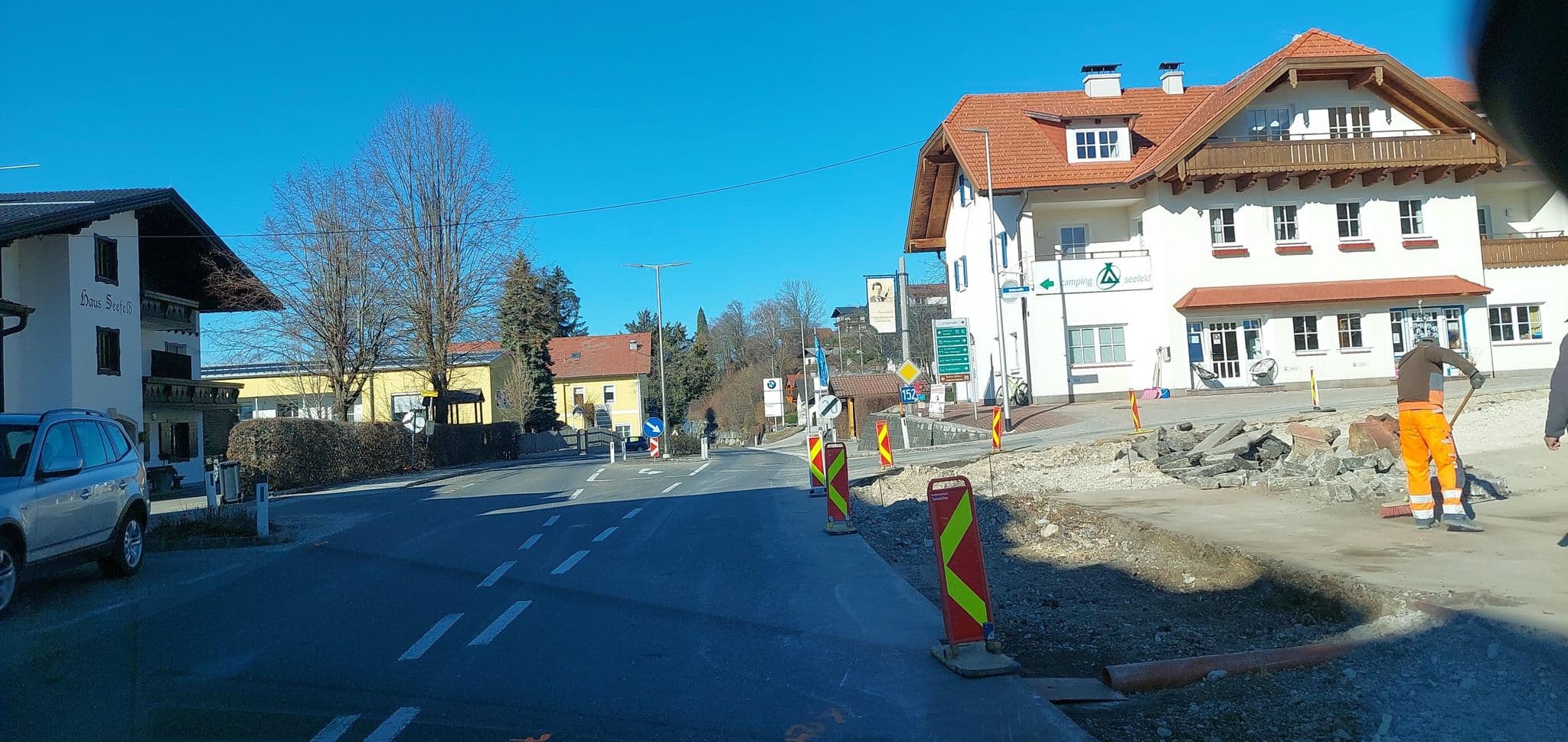 Street view near Hotel Gasthof Föttinger, Sankt Georgen im Attergau — © gzin (CC BY-SA · Mapillary)