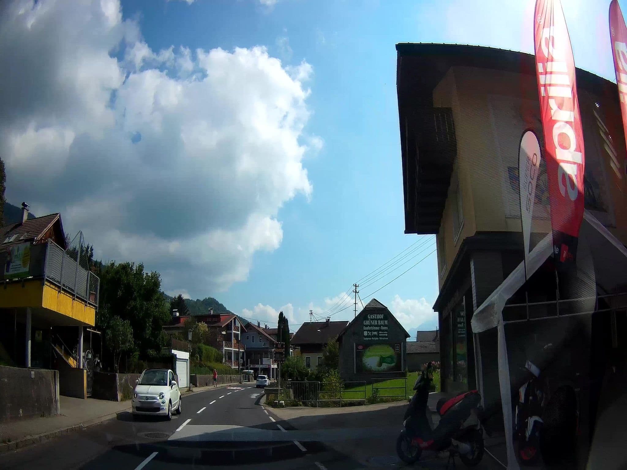 Street view near Das Mondsee, Mondsee — © fuchserl (CC BY-SA · Mapillary)