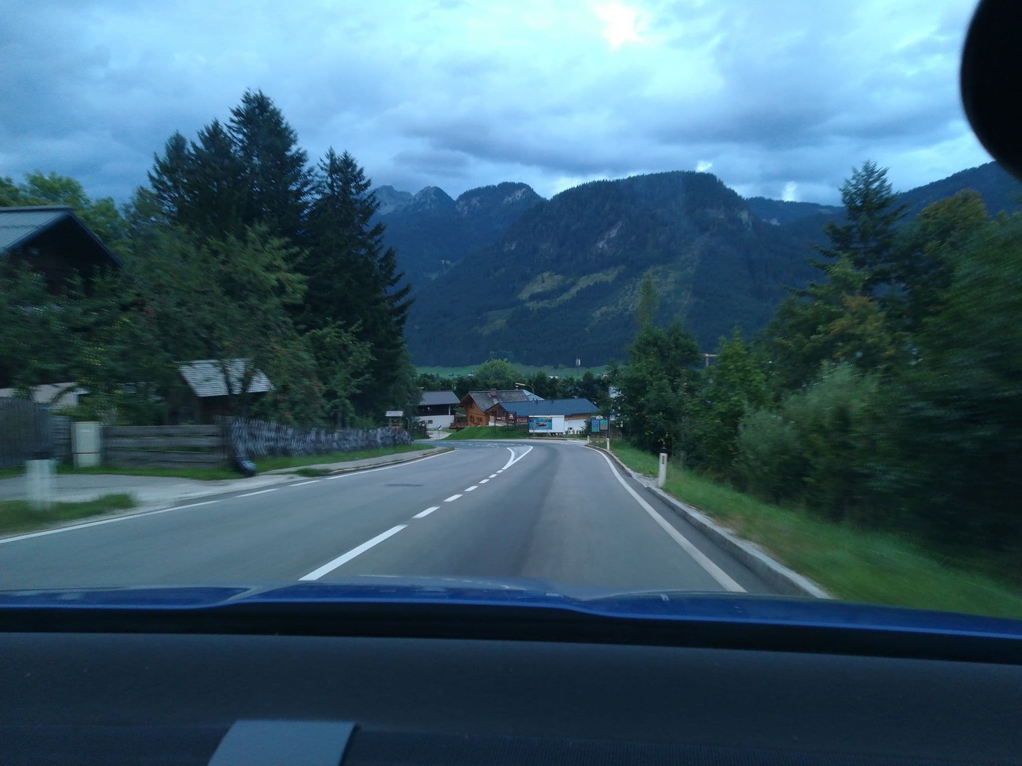Street view near Haus Spielbüchler, Gosau — © moses_johann (CC BY-SA · Mapillary)