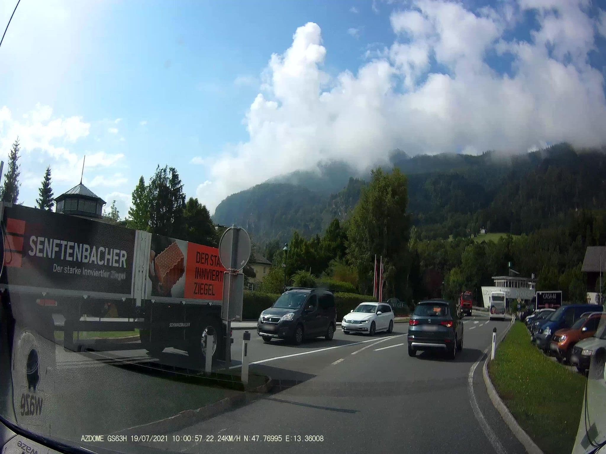 Street view near Hotel Hollweger - Seminar u Wellnesshotel, Sankt Gilgen — © stefan147 (CC BY-SA · Mapillary)
