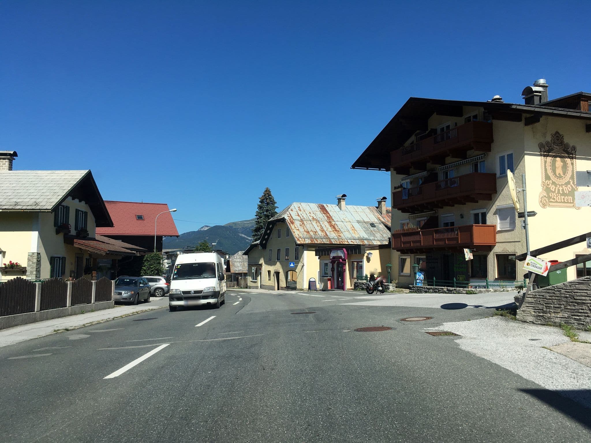 Street view near Gasthaus Bärenstüberl, Abtenau — © istefanos (CC BY-SA · Mapillary)
