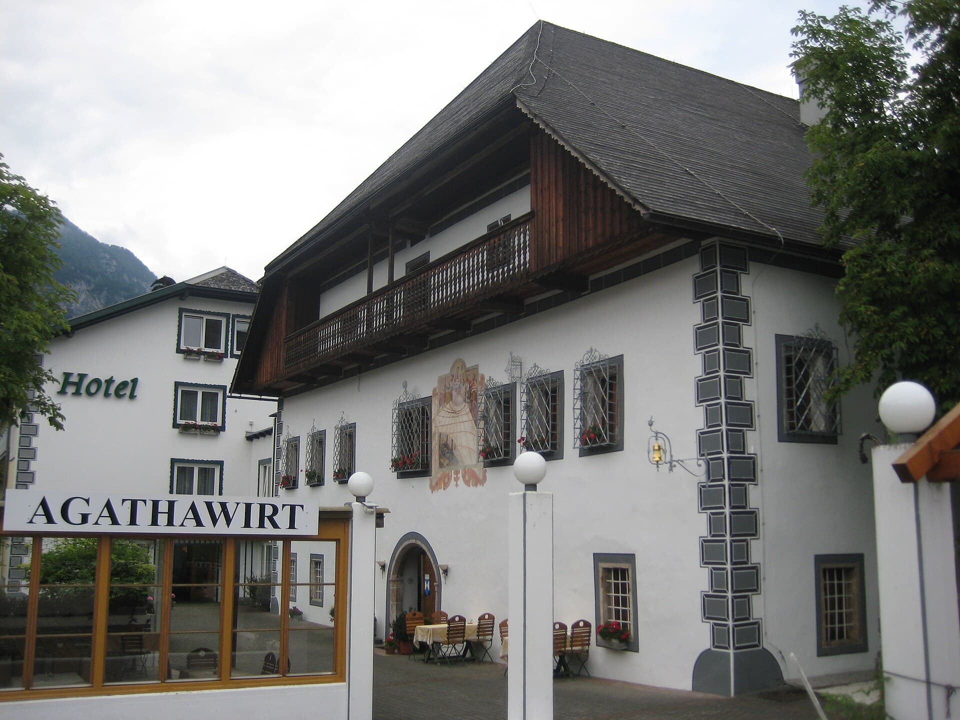 Hotel Agathawirt (via Wikimedia Commons, CC BY-SA 3.0 at)