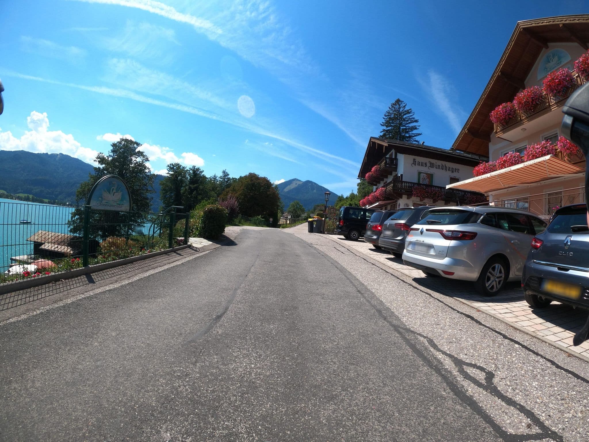 Street view near Haus Seeromantik St. Wolfgang, Sankt Wolfgang im Salzkammergut — © Langfahrer (CC BY-SA · Mapillary)