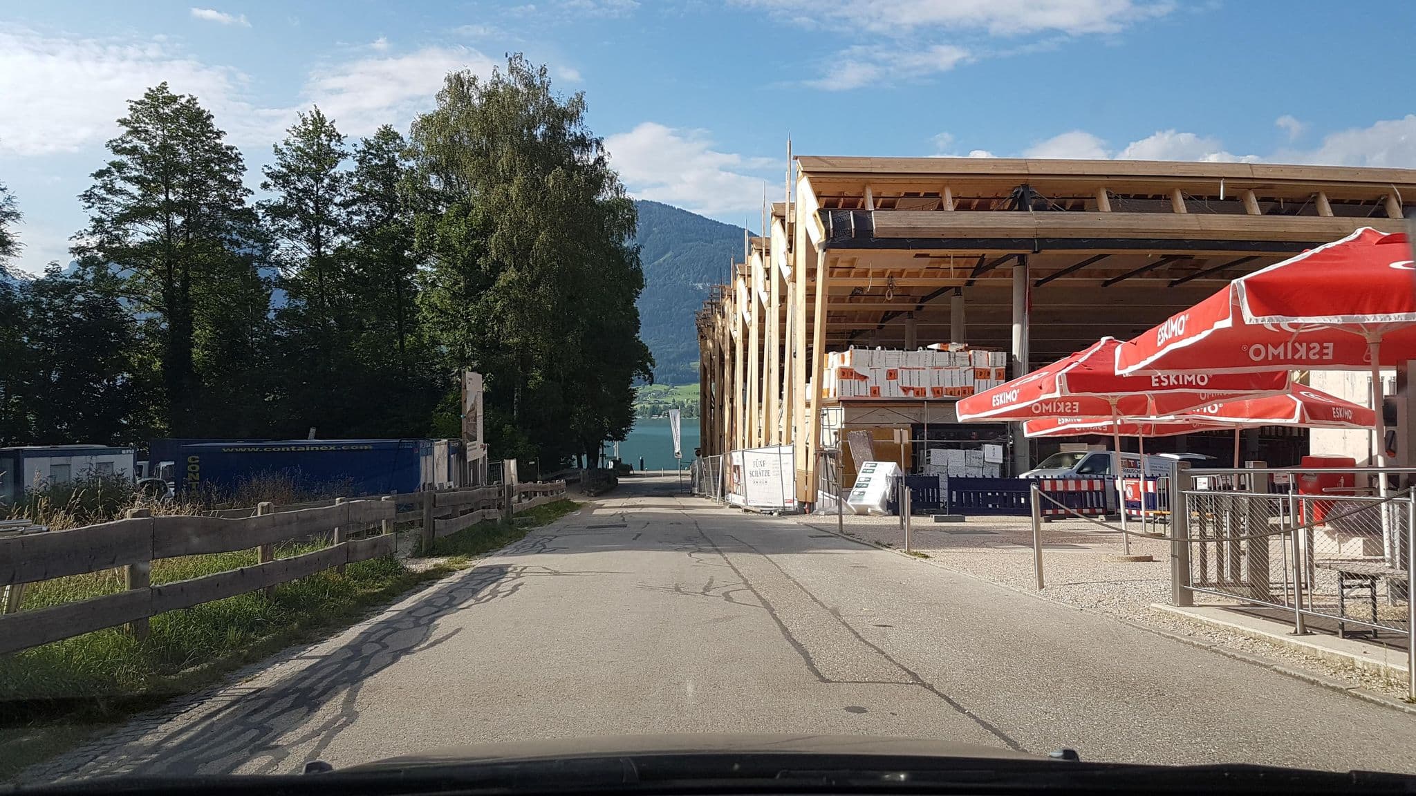 Street view near Fam. Peter - Hotel Weisses Rössl GmbH, Sankt Wolfgang im Salzkammergut — © Langfahrer (CC BY-SA · Mapillary)