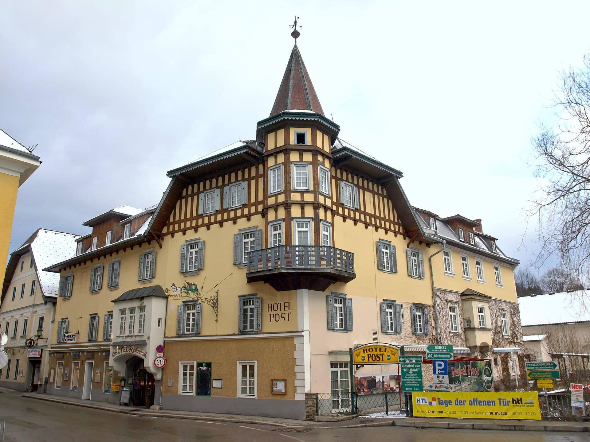 Hotel Post (via Wikimedia Commons, CC0)