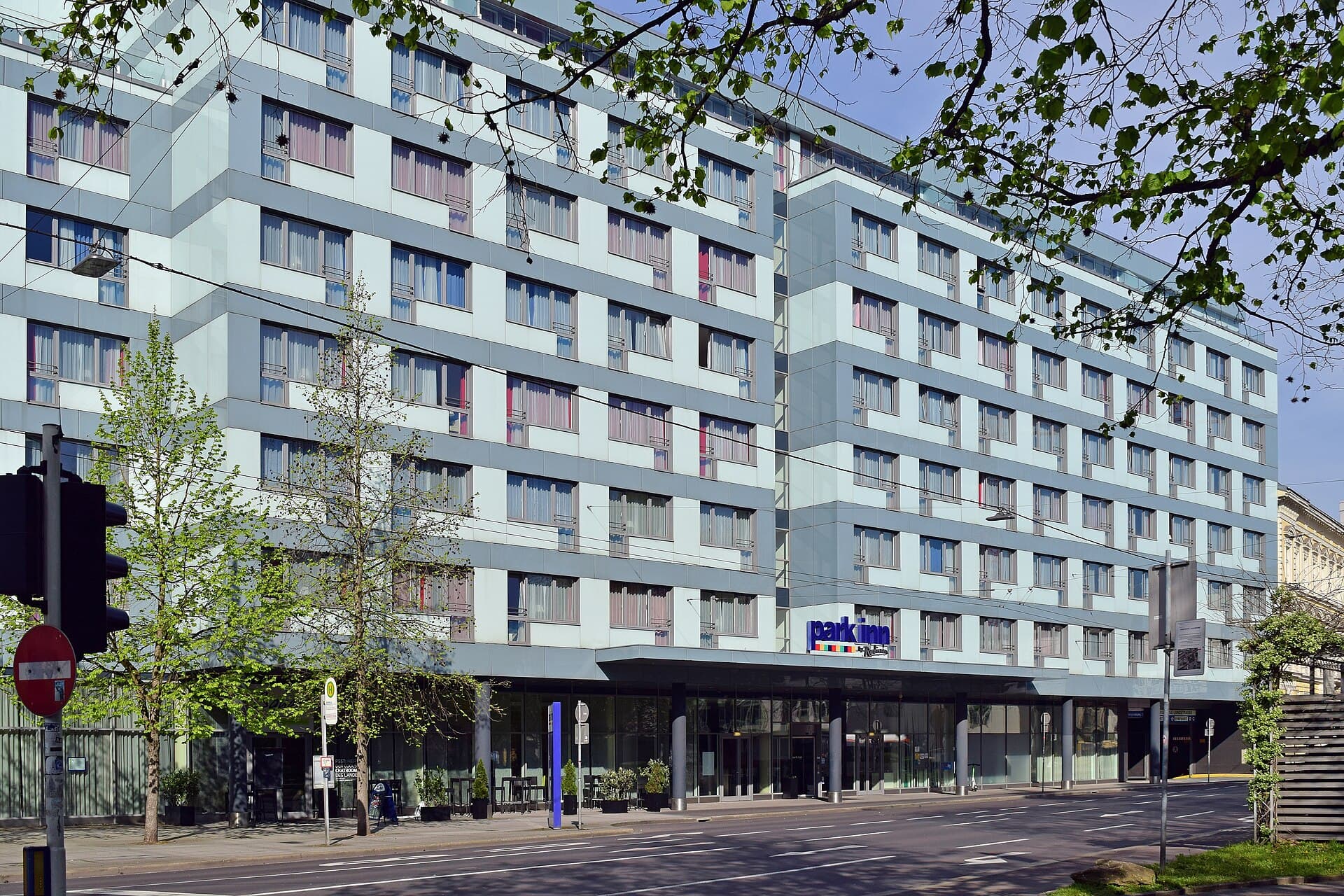 Park Inn by Radisson (via Wikimedia Commons, CC BY-SA 4.0)