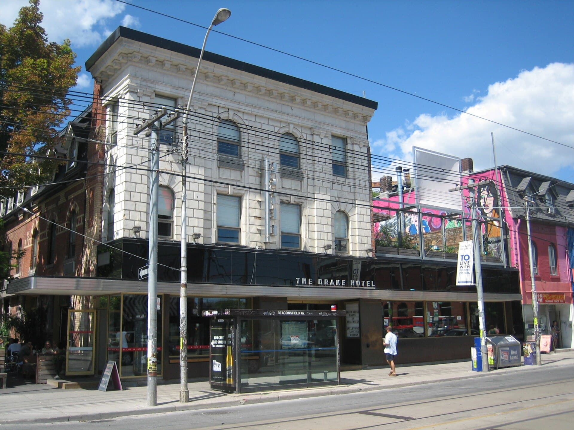 The Drake Hotel (via Wikimedia Commons, CC BY-SA 3.0)