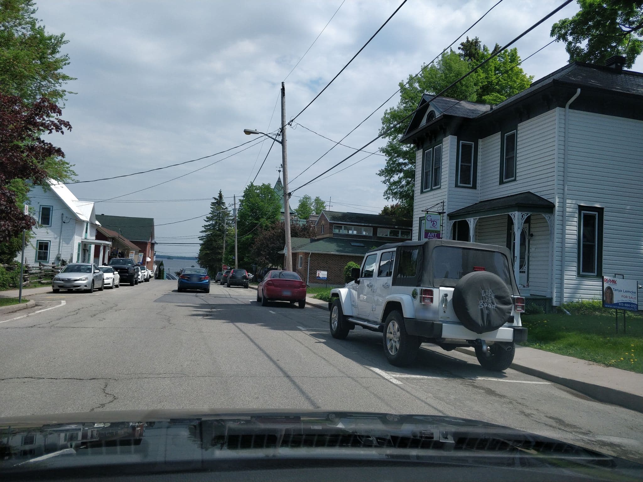 Street view near The Stray Cat Inn, Sharbot Lake — © undearius (CC BY-SA · Mapillary)