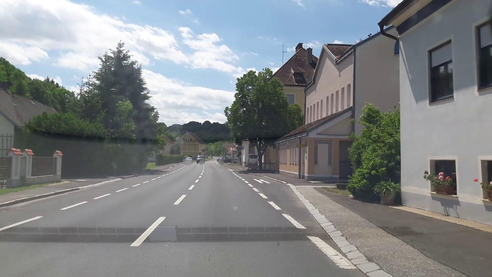 Street view near Landhofmühle, Jennersdorf — © stefan147 (CC BY-SA · Mapillary)