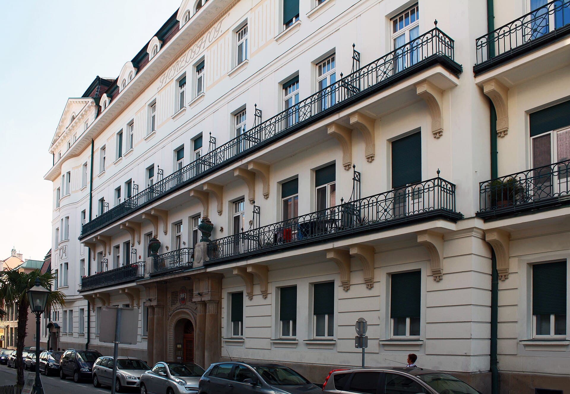 Herzoghof Hotel Baden (via Wikimedia Commons, CC BY 3.0 at)