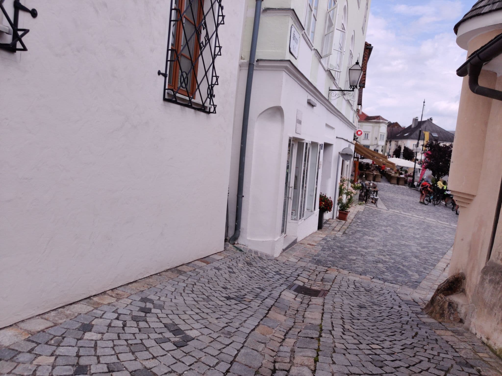 Street view near Rathauskeller - Gasthof zum Schwarzen Wirt - Fam. Addo, Melk — © aceini (CC BY-SA · Mapillary)
