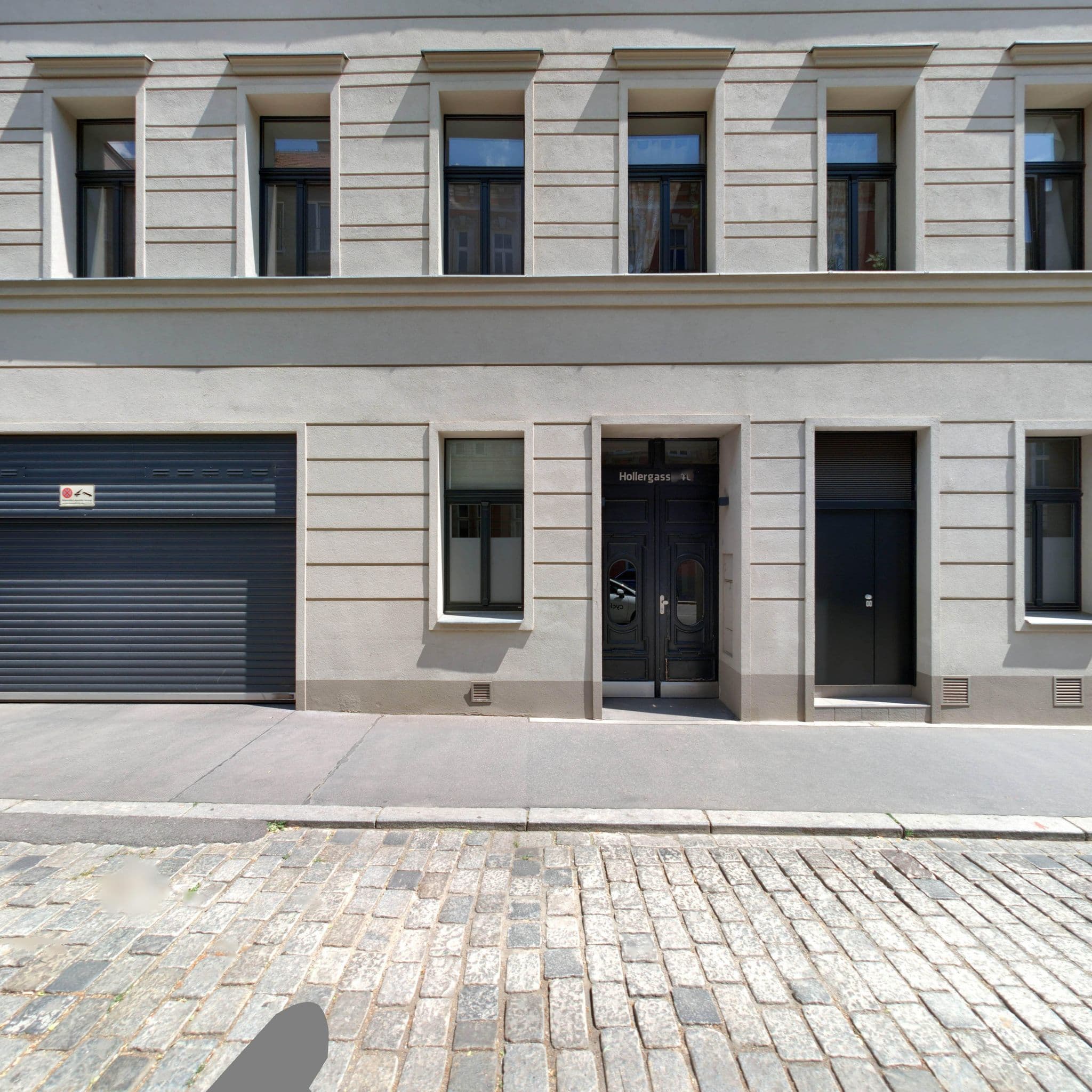 Street view near Pension Prestige Schönbrunn, 40 Hollergasse, Fünfhaus — © eliasgander (CC BY-SA · Mapillary)