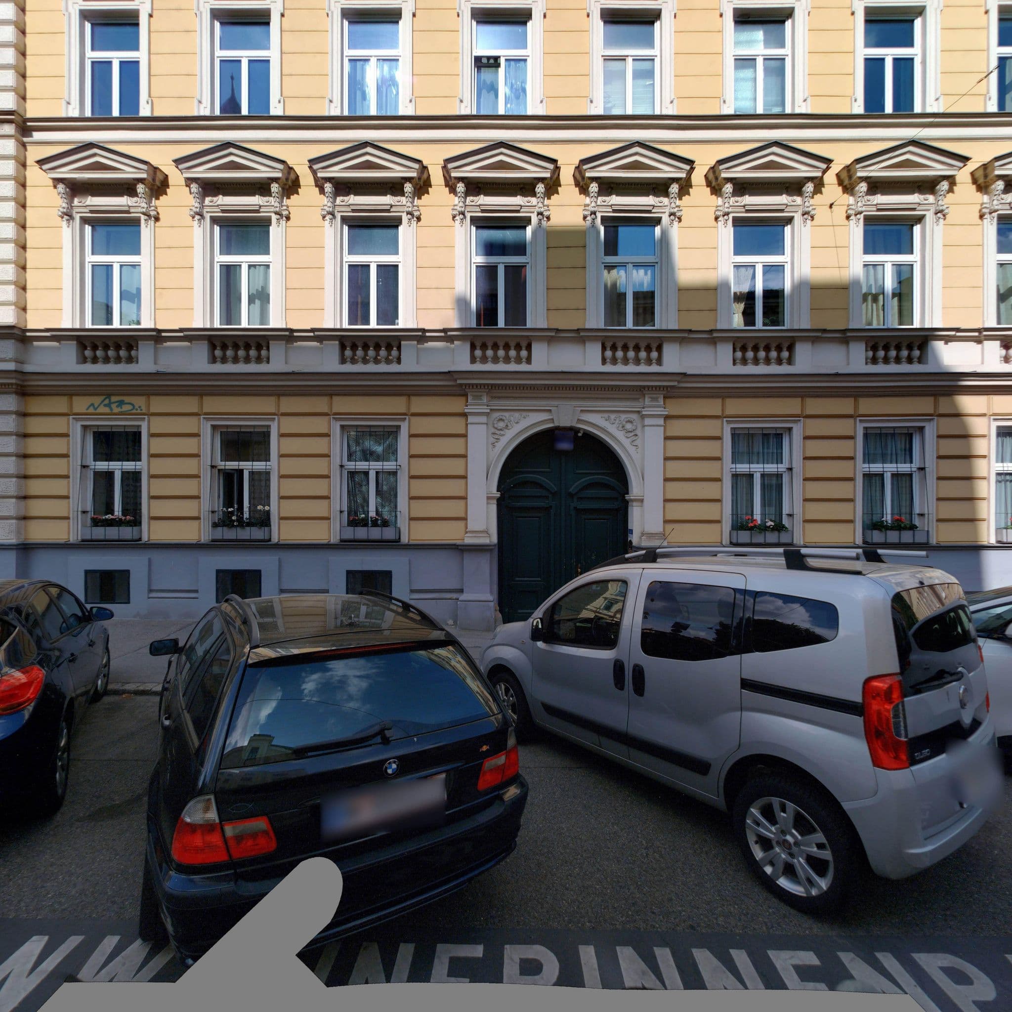 Street view near Puzzle Hotel, Fünfhaus — © eliasgander (CC BY-SA · Mapillary)