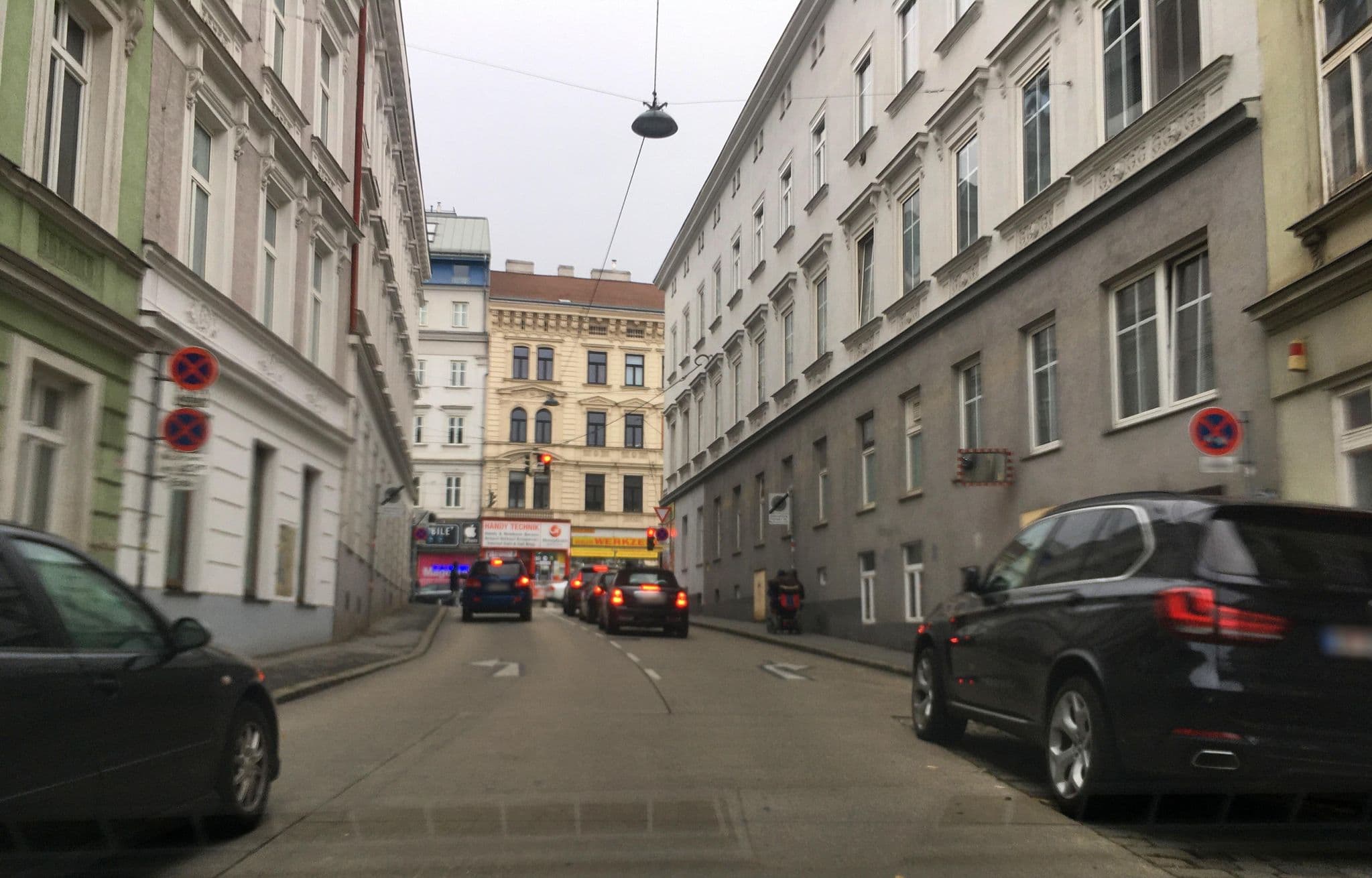 Street view near Vienna Palace, Fünfhaus — © istefanos (CC BY-SA · Mapillary)