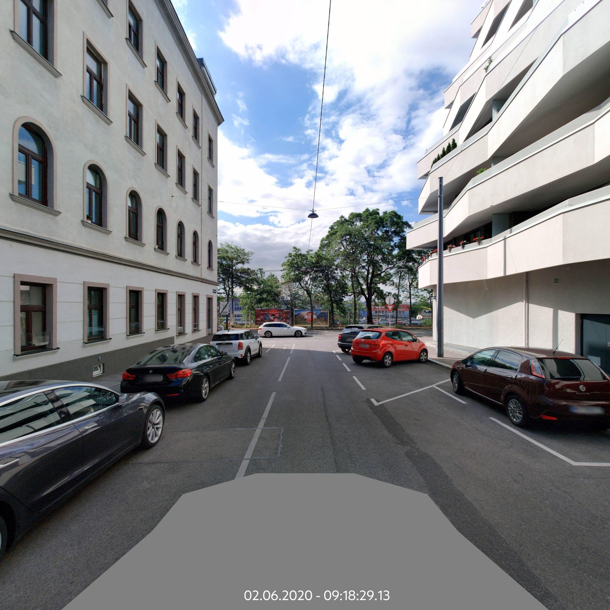 Street view near Royal Resort Apartments Felberstrasse, Fünfhaus — © eliasgander (CC BY-SA · Mapillary)