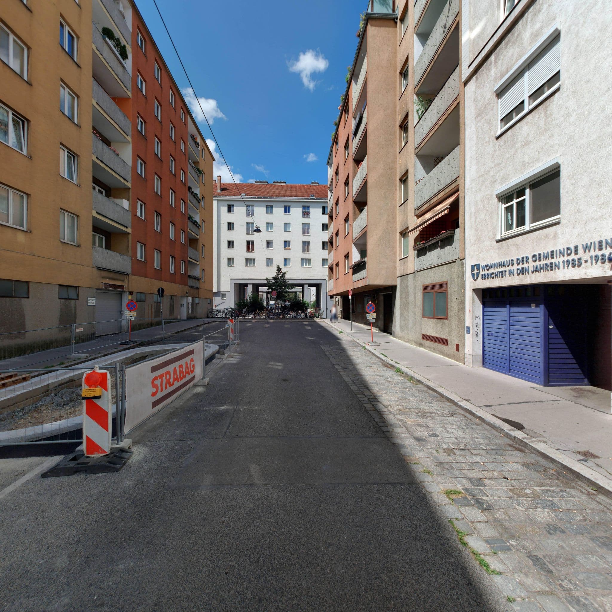 Street view near Vienna Star Apartments Gießaufgasse, Margareten — © eliasgander (CC BY-SA · Mapillary)