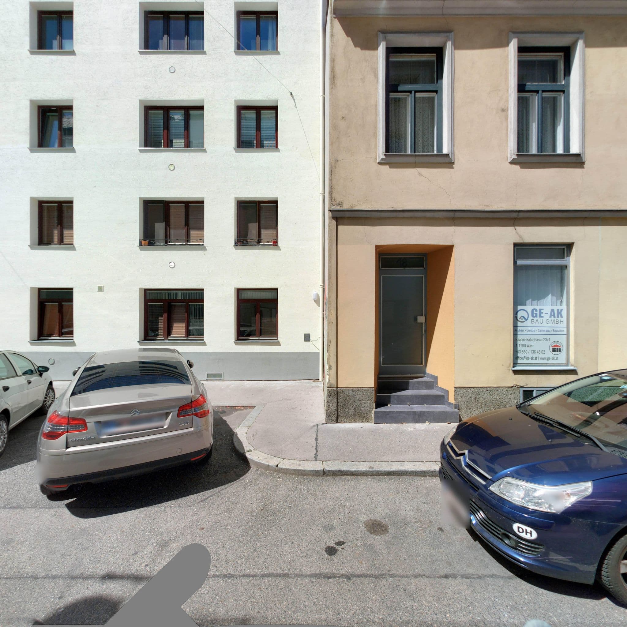Street view near MEININGER Hotel Vienna Central Station, Margareten — © eliasgander (CC BY-SA · Mapillary)