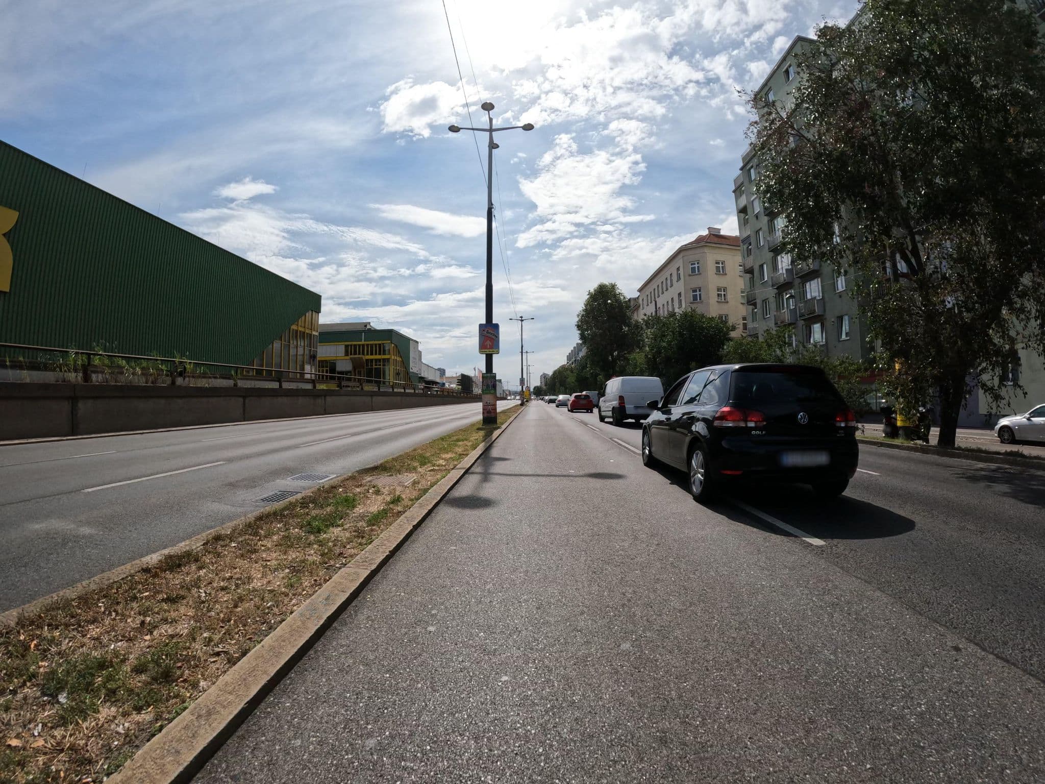 Street view near Tamarilos, Margareten — © erias (CC BY-SA · Mapillary)