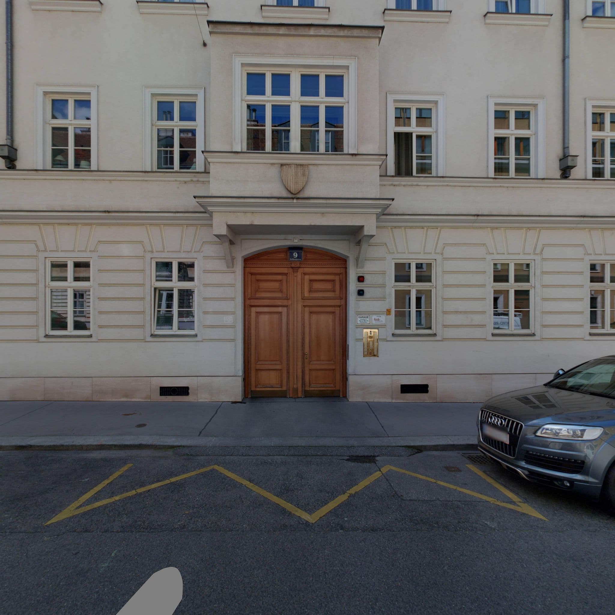Street view near PuzzleHotel Belvedere/Hauptbahnhof, Landstraße — © eliasgander (CC BY-SA · Mapillary)