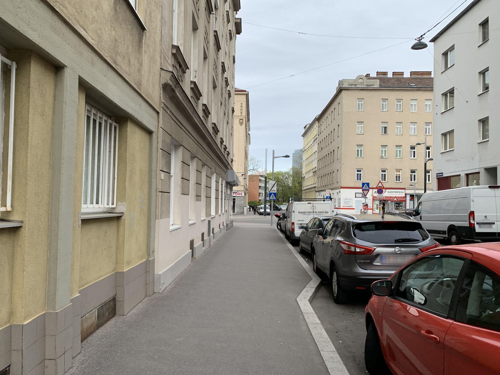 Street view near Boarding House, Favoriten — © robot8a (CC BY-SA · Mapillary)