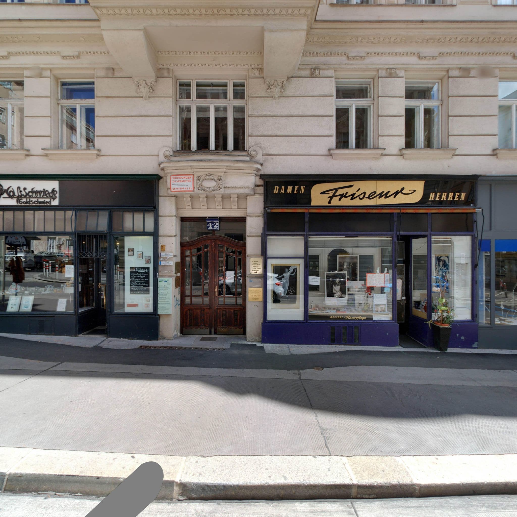 Street view near Michael's Airbnb, Neubau — © eliasgander (CC BY-SA · Mapillary)
