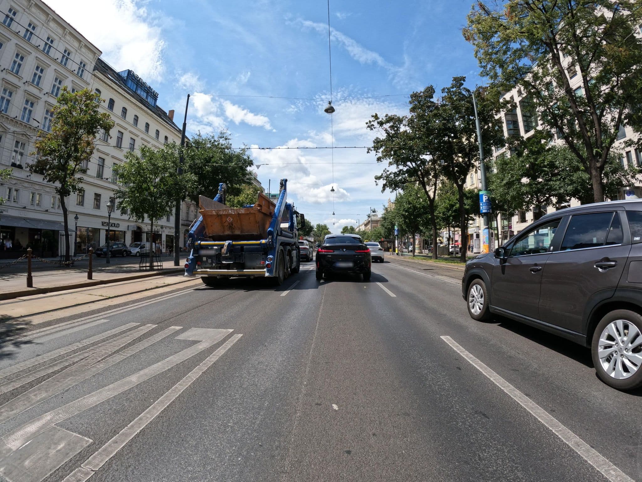 Street view near The Ring Hotel, Vienna — © erias (CC BY-SA · Mapillary)
