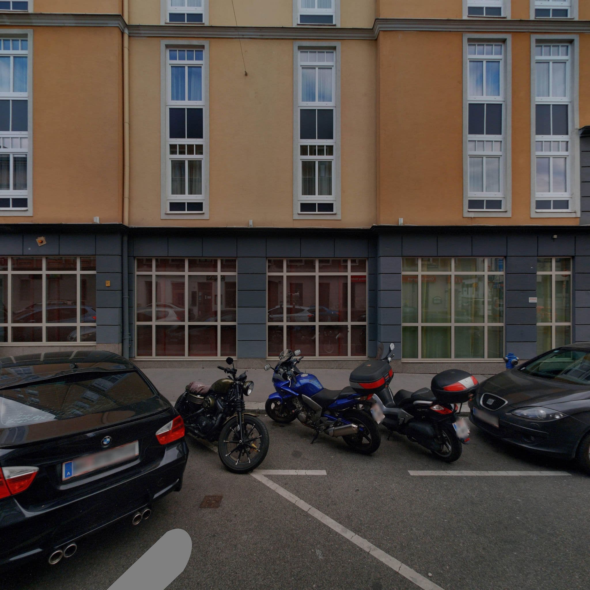 Street view near Dorint Europaplatz, Neubau — © eliasgander (CC BY-SA · Mapillary)