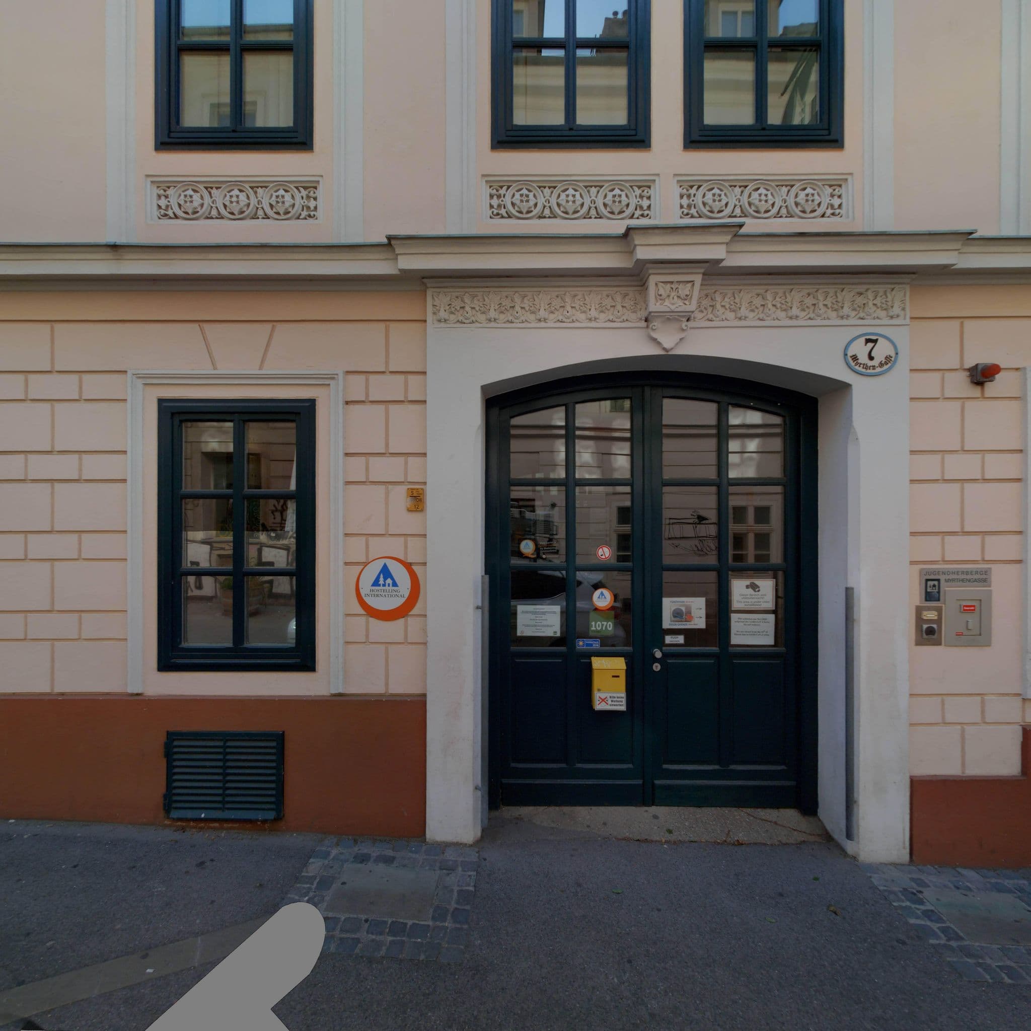 Street view near Hostel Vienna - Myrthengasse, Neubau — © eliasgander (CC BY-SA · Mapillary)
