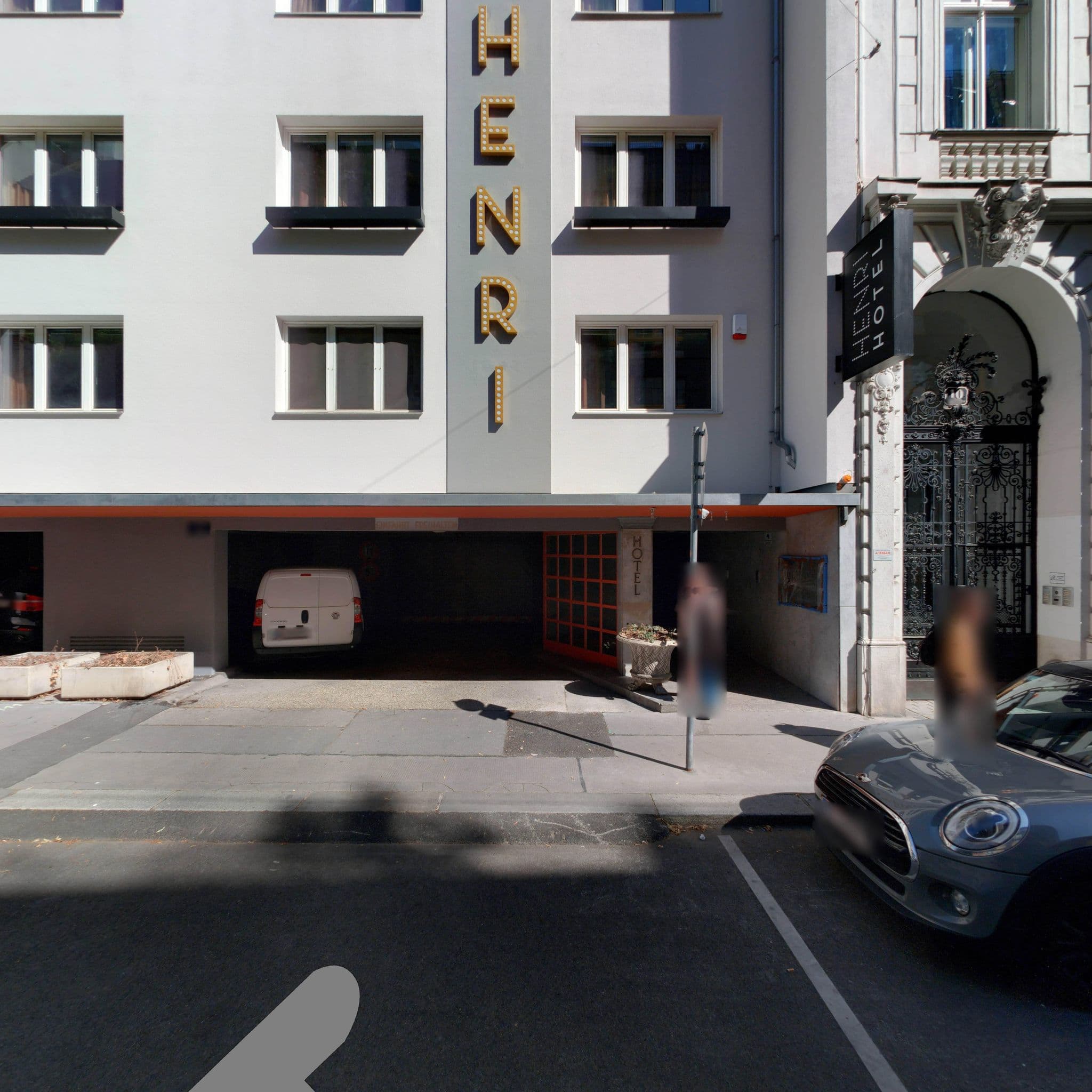 Street view near Hotel Savoy, Neubau — © eliasgander (CC BY-SA · Mapillary)