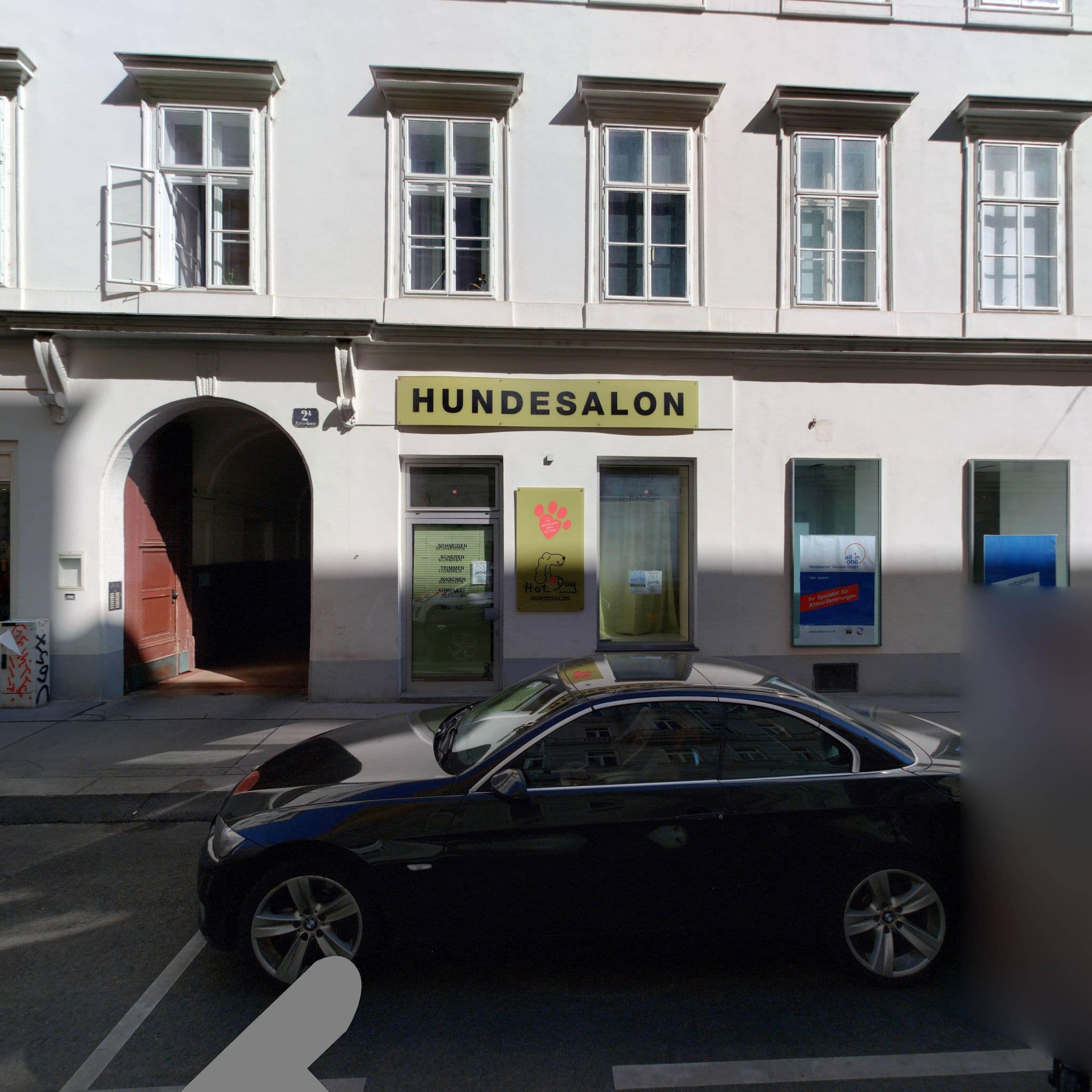 Street view near Labyrinth Hostel Bulid. 1, Neubau — © eliasgander (CC BY-SA · Mapillary)
