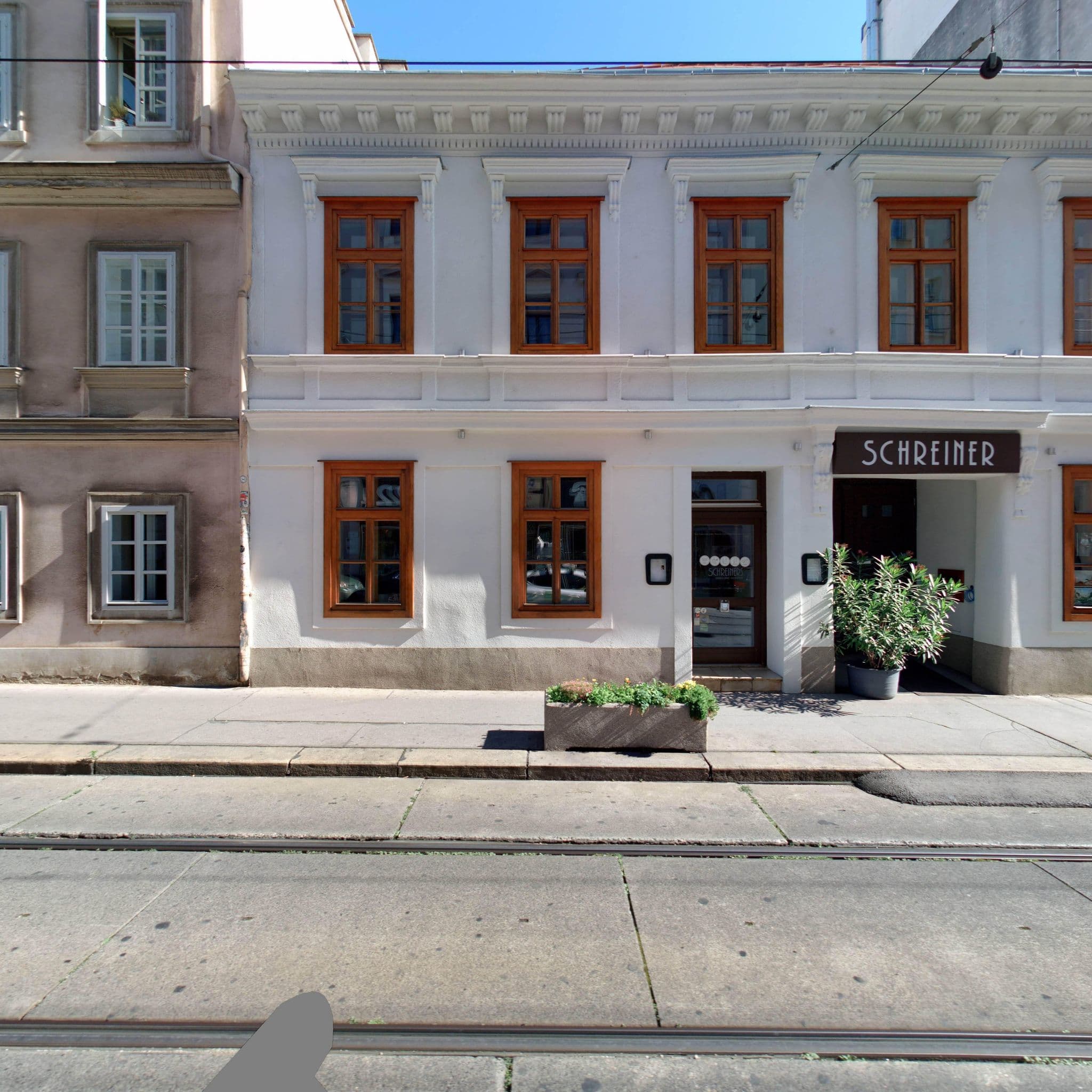 Street view near Schreiner's Gastwirtschaft Schreiner's Essen und Wohnen, Neubau — © eliasgander (CC BY-SA · Mapillary)