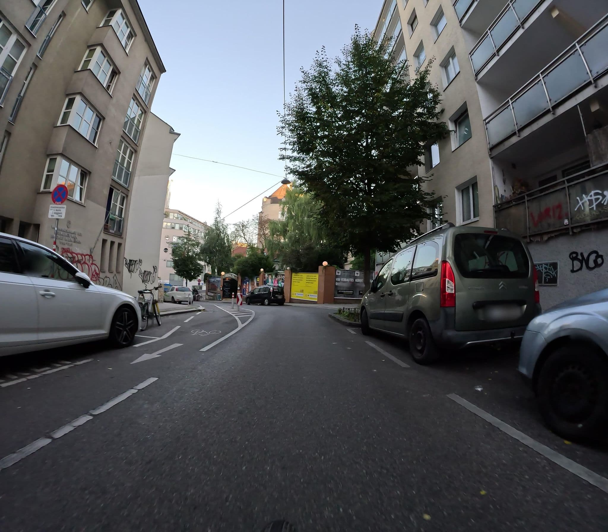 Street view near Gasthaus Hansy, Mariahilf — © erias (CC BY-SA · Mapillary)