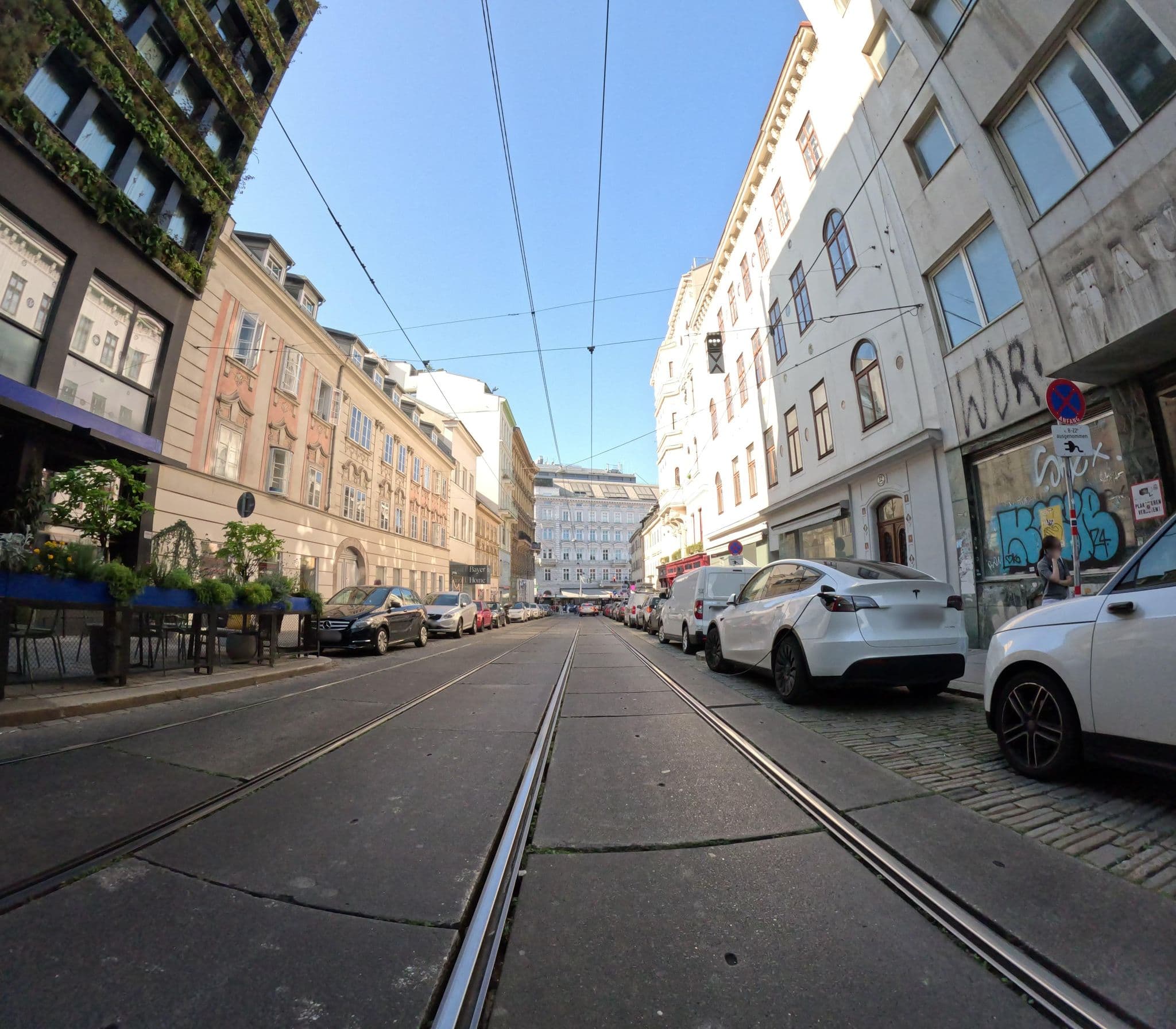 Street view near Hotel Viennart am Museumsquartier, Neubau — © erias (CC BY-SA · Mapillary)