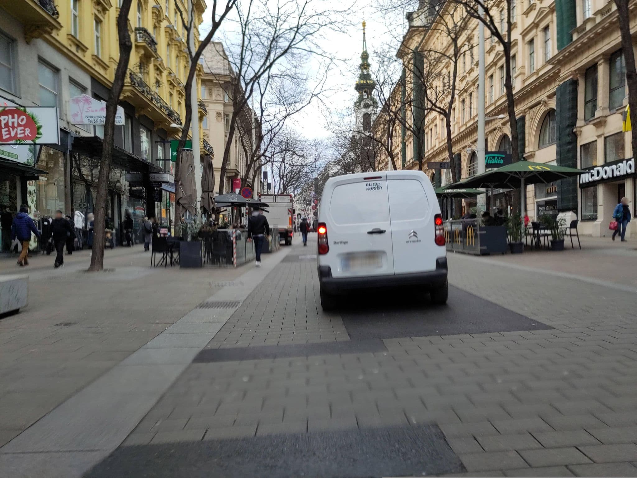 Street view near Pribitzer Hotel, Mariahilf — © consens_verkehrsplanung (CC BY-SA · Mapillary)