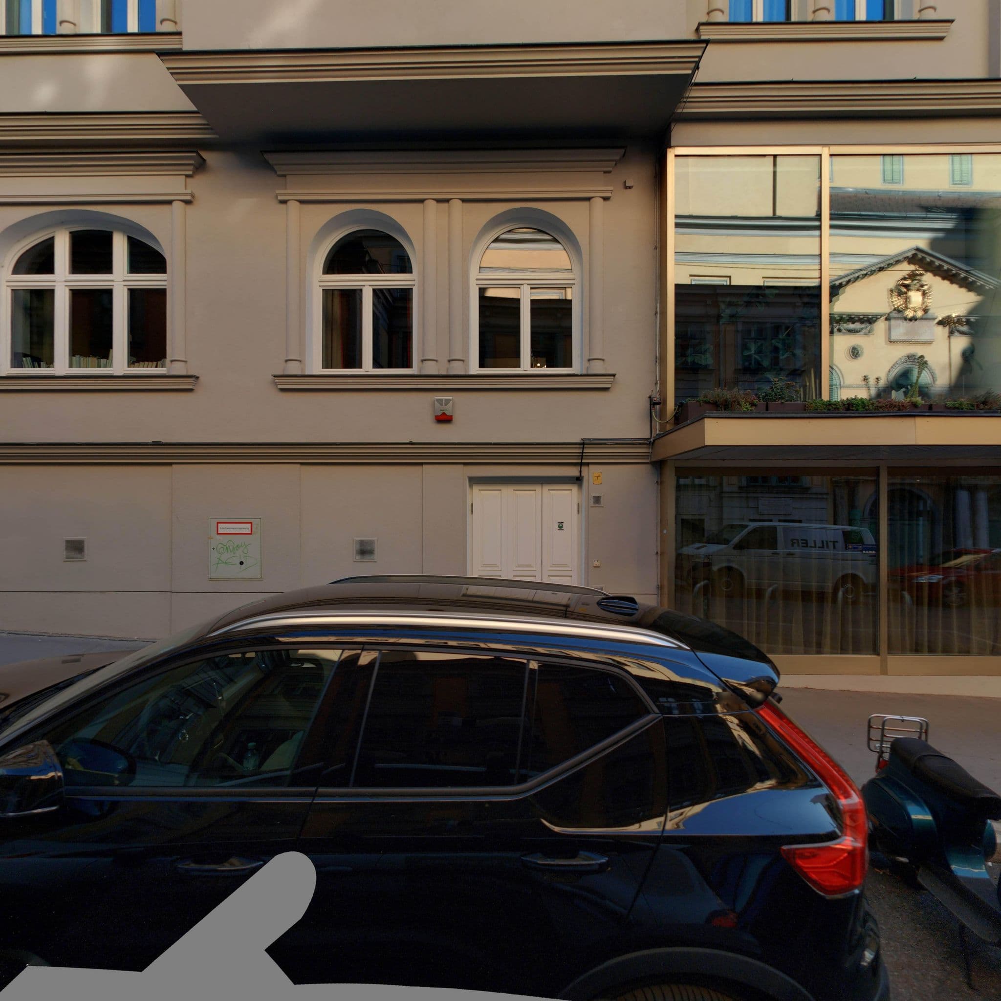 Street view near Best Western Hotel Beethoven, Mariahilf — © eliasgander (CC BY-SA · Mapillary)
