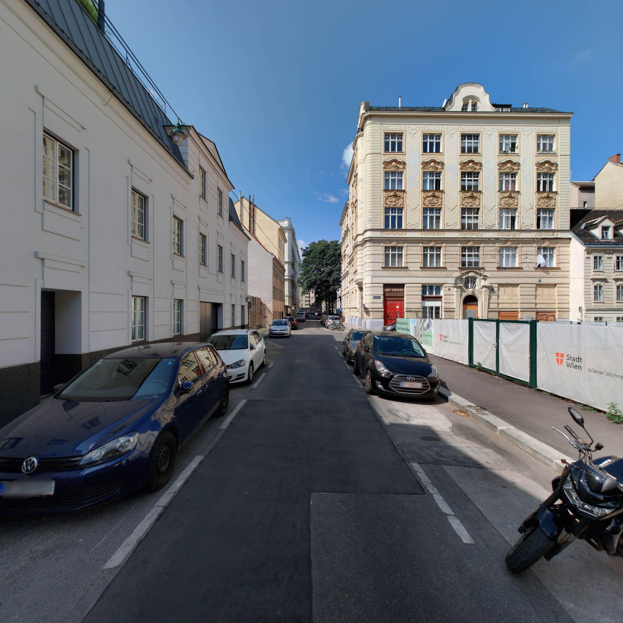 Street view near Vienni, Mariahilf — © eliasgander (CC BY-SA · Mapillary)