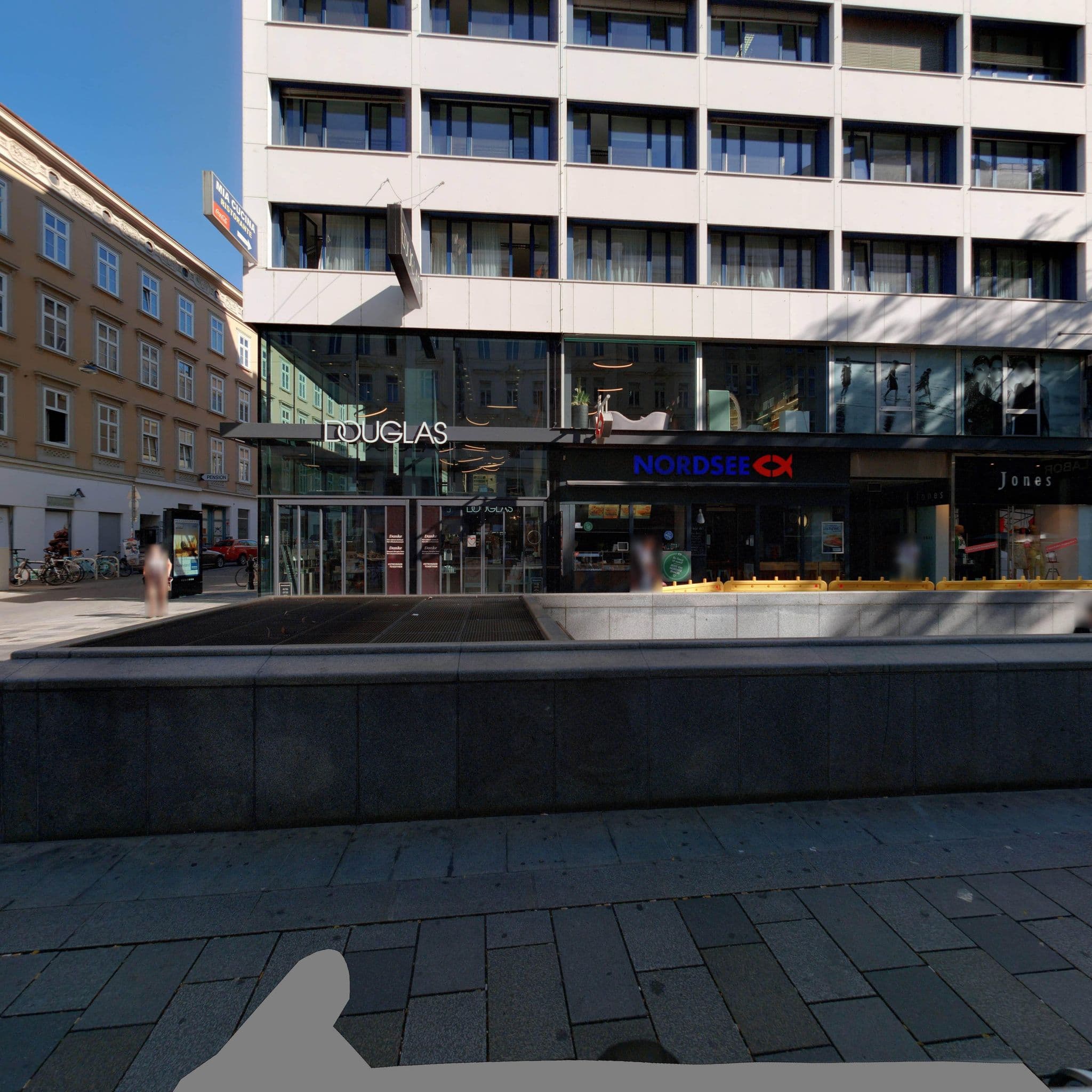 Street view near Pension Hargita, Mariahilf — © eliasgander (CC BY-SA · Mapillary)