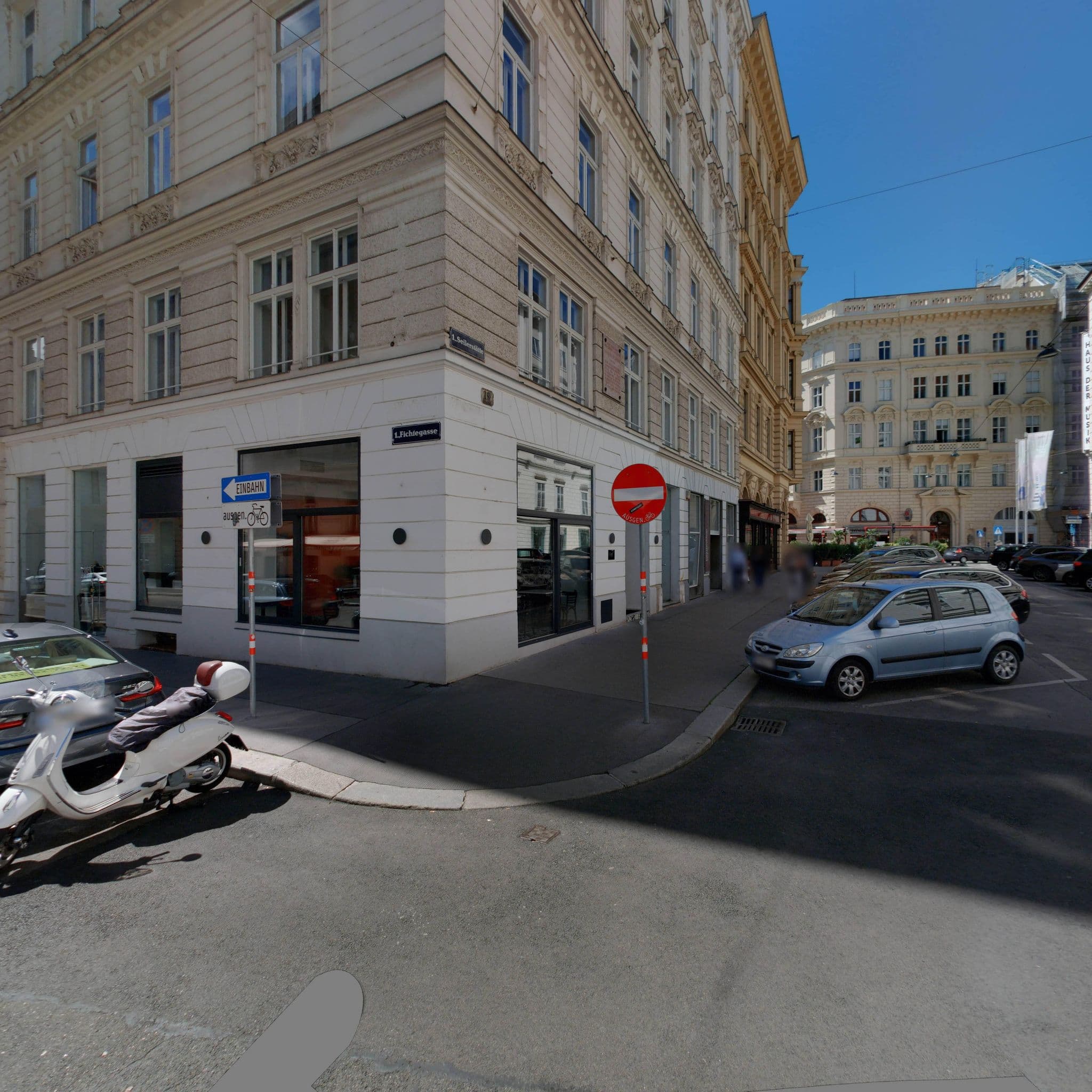Street view near Gartenhotel Gabriel Hotel, Vienna — © eliasgander (CC BY-SA · Mapillary)