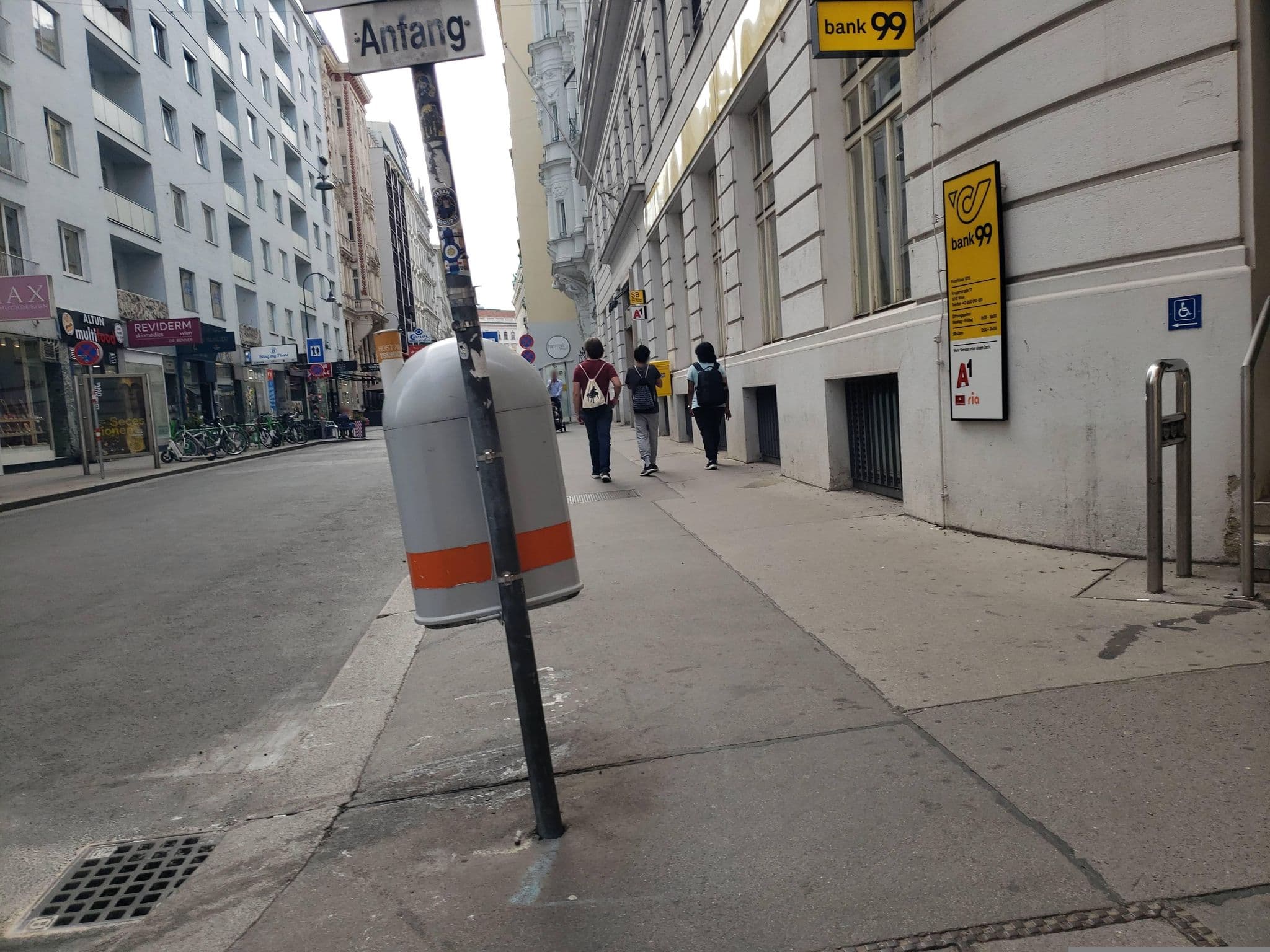 Street view near Hotel Römischer Käser, Vienna — © mapfool (CC BY-SA · Mapillary)