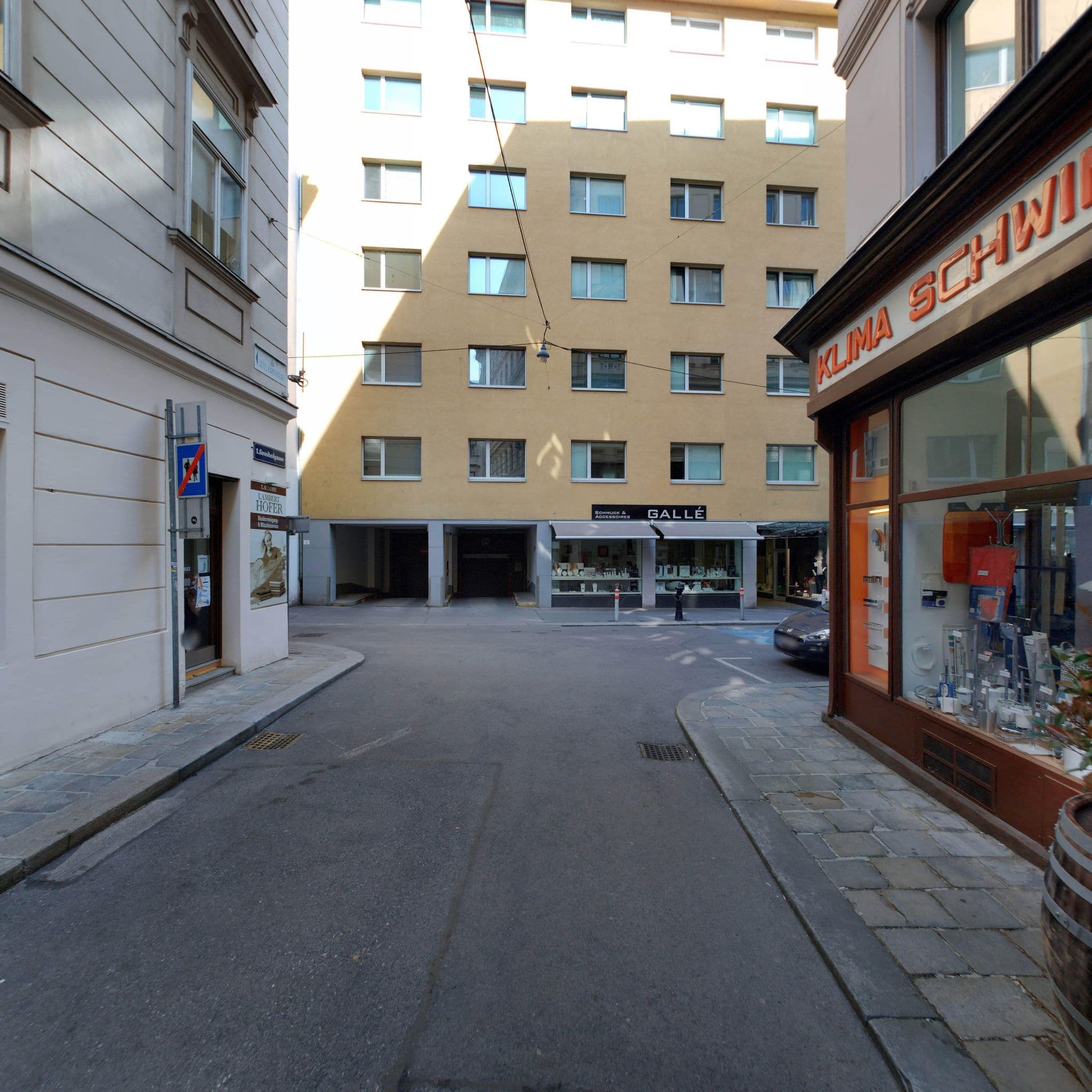 Street view near PuzzleHotel Wien Zentrum, Vienna — © eliasgander (CC BY-SA · Mapillary)