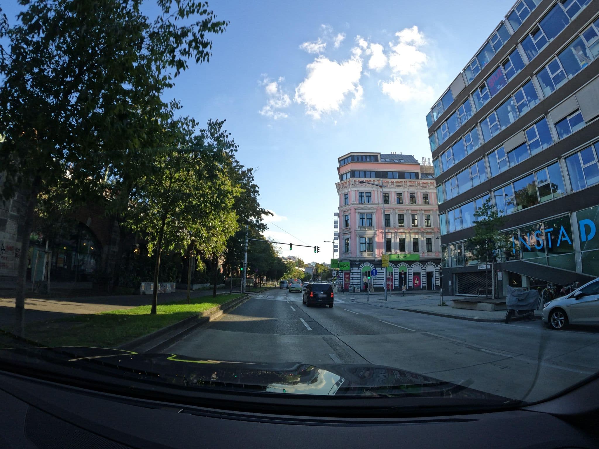 Street view near Zum Goldenen Kegel Hostel, Josefstadt — © erias (CC BY-SA · Mapillary)