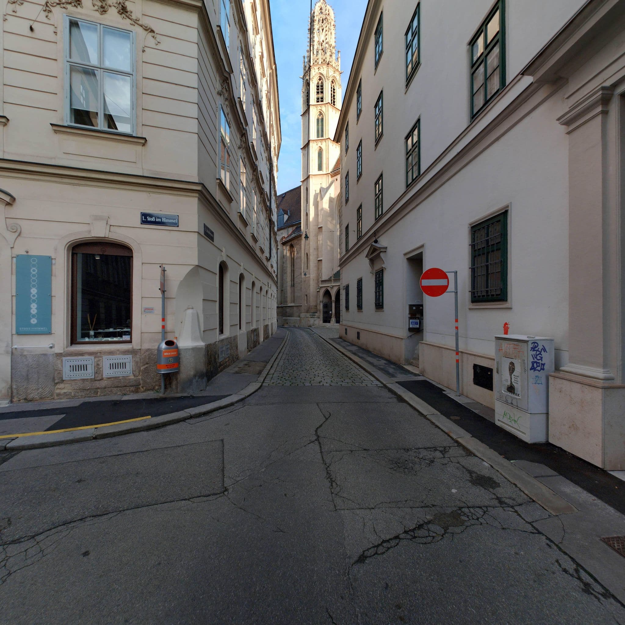 Street view near HeyMi Apartments Hoher Markt, Innere Stadt — © eliasgander (CC BY-SA · Mapillary)