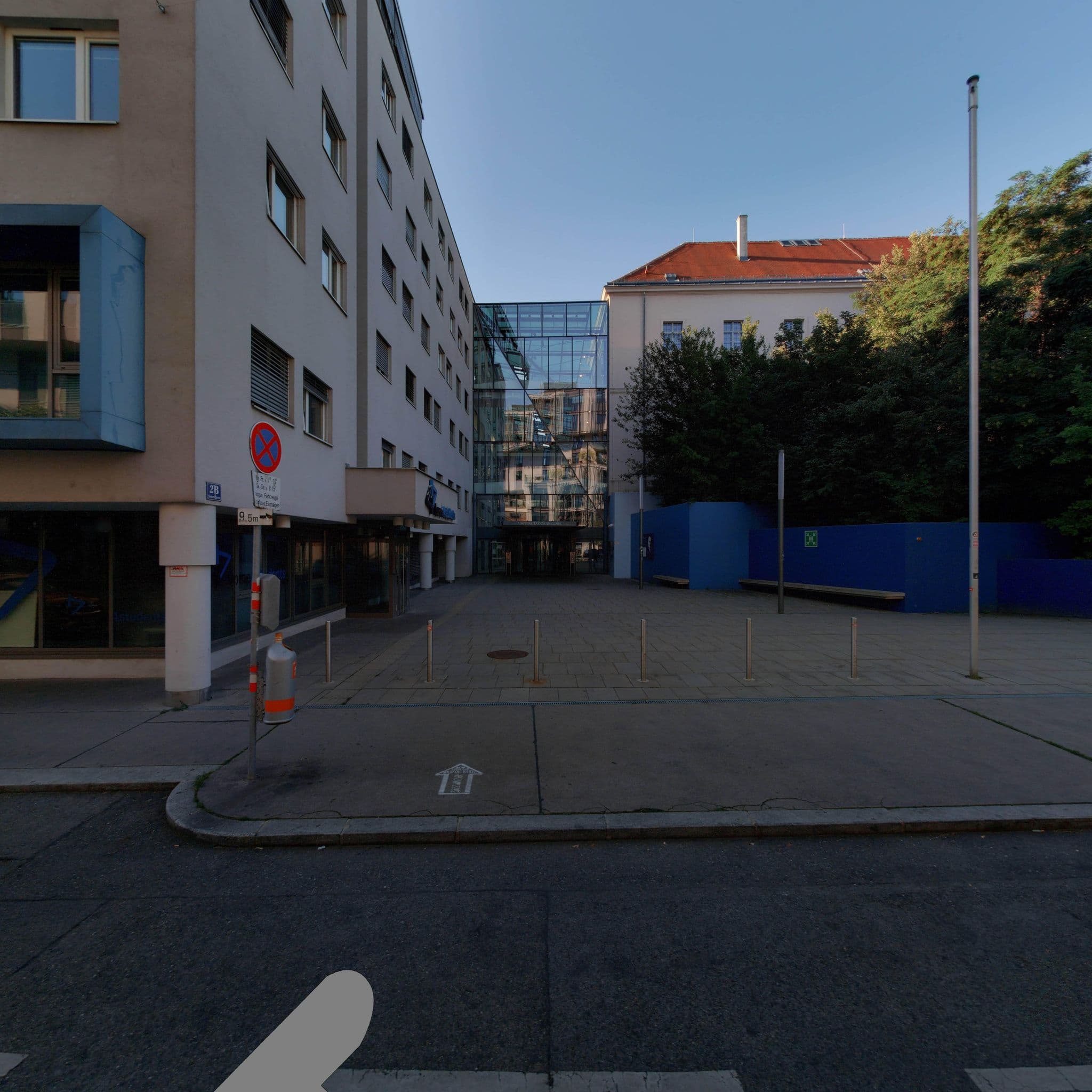 Street view near AllYouNeed Hotels, Alsergrund — © eliasgander (CC BY-SA · Mapillary)